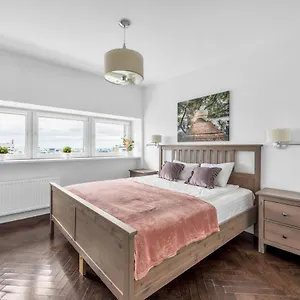 23rd Floor 3br With Views Of Warszawa